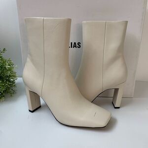 Alias Mae Yolanda Bootie Sz 37EU/6US in Bone Ivory Leather Square Toe